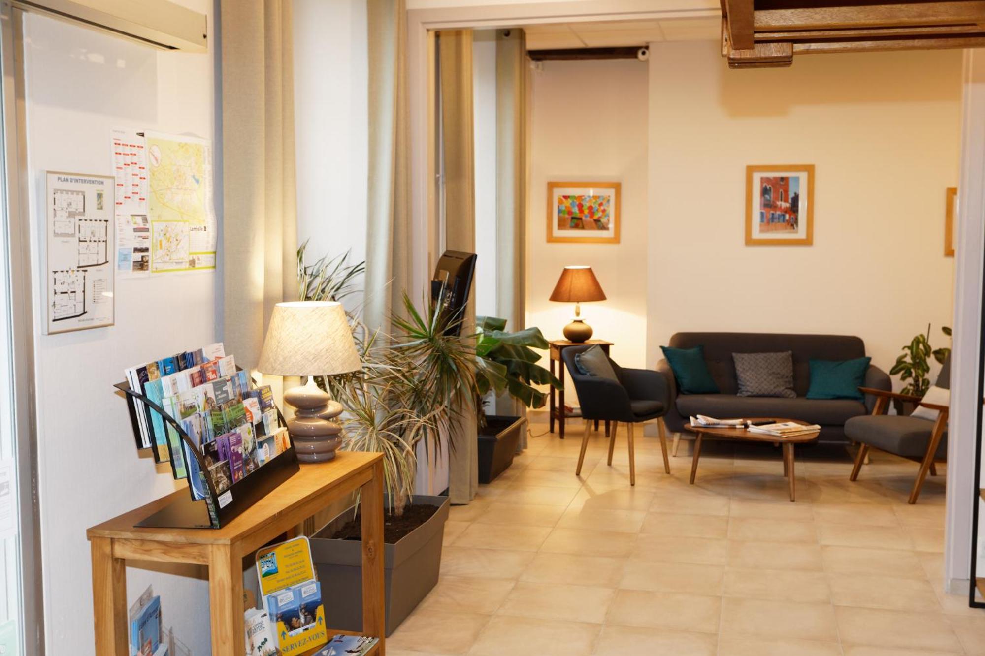 Contact Hotel - Hotel Le Lion D'Or لومبال المظهر الخارجي الصورة