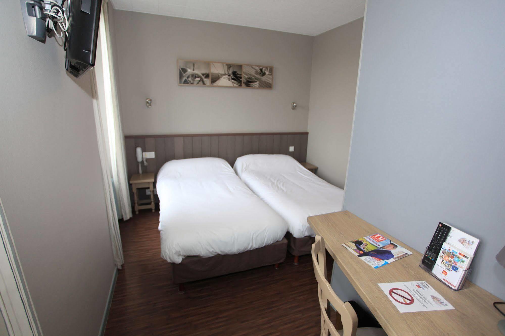 Contact Hotel - Hotel Le Lion D'Or لومبال المظهر الخارجي الصورة